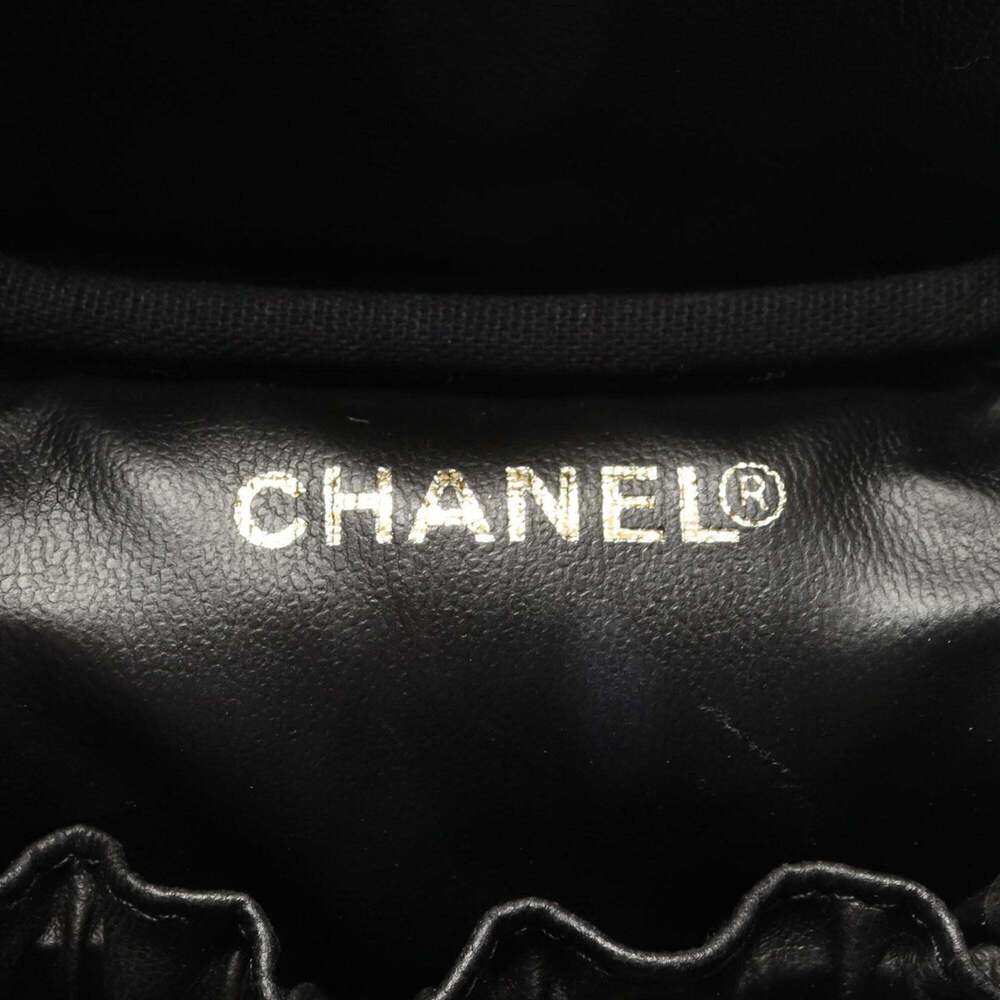 CHANEL Black Leather Logo Vanity Bag - Picture 4 of 8